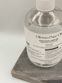 Zdjęcie produktowe, packshot krystalicznego oleju mineralnego Oliensa Pure Oil